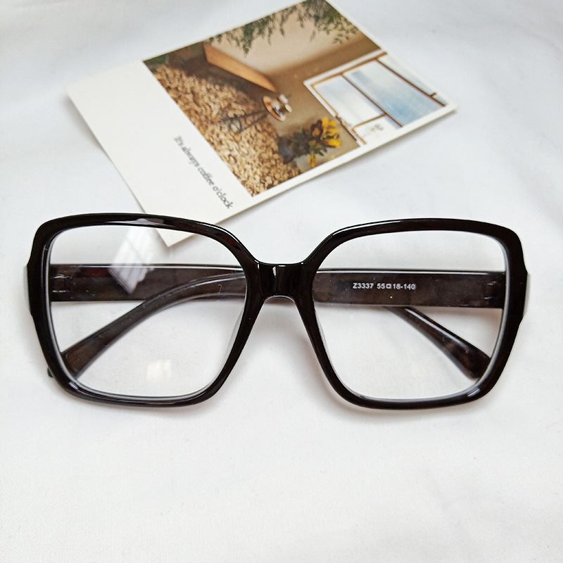Retro Frame Fashion Glasses